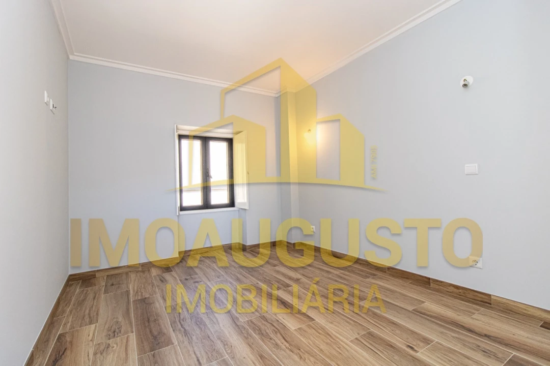 Moradia T2 para Venda em Alfaiates Foto 13