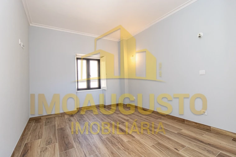 Moradia T2 para Venda em Alfaiates Foto 13