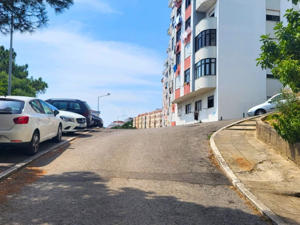 Garagem para Venda em Rio de Mouro Foto 10