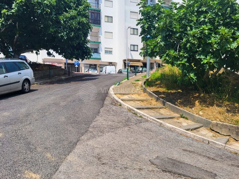 Garagem para Venda em Rio de Mouro Foto 9