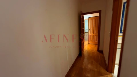 Apartamento T3 para Arrendamento em Carcavelos e Parede