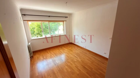Apartamento T3 para Arrendamento em Carcavelos e Parede