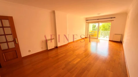 Apartamento T3 para Arrendamento em Carcavelos e Parede