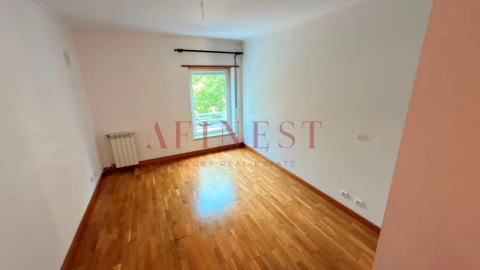 Apartamento T3 para Arrendamento em Carcavelos e Parede