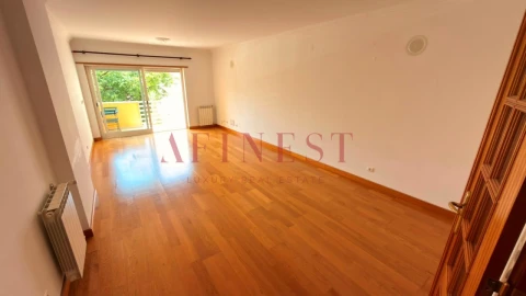 Apartamento T3 para Arrendamento em Carcavelos e Parede