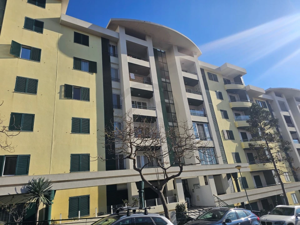 Apartamento T2 para Venda em São Martinho Foto 1