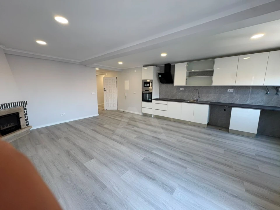 Apartamento T4 para Venda em Amora Foto 4