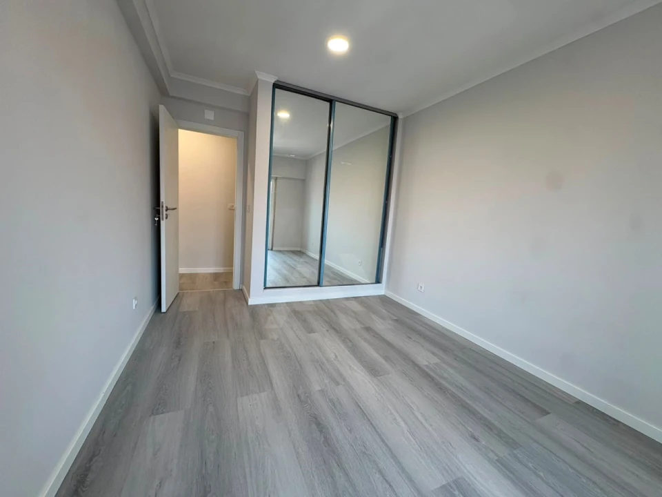 Apartamento T4 para Venda em Amora Foto 9