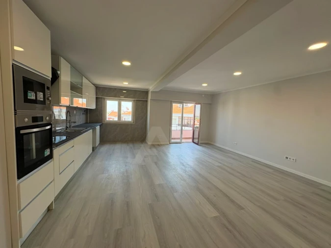 Apartamento T4 para Venda em Amora Foto 3