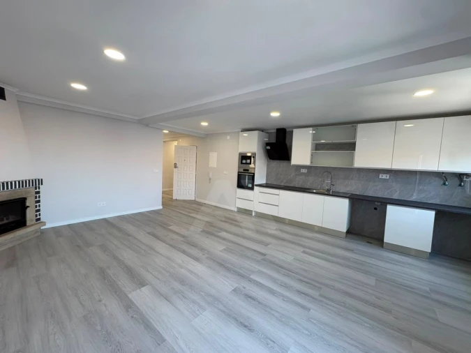 Apartamento T4 para Venda em Amora Foto 5