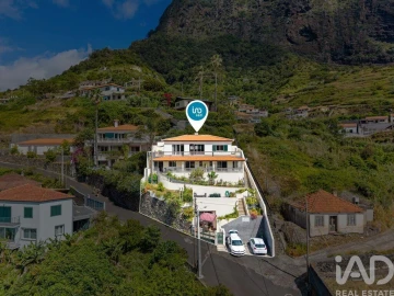 Moradia T6 para Venda em Porto da Cruz