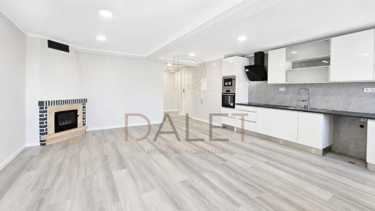 Apartamento T4 para Venda em Amora Foto 1