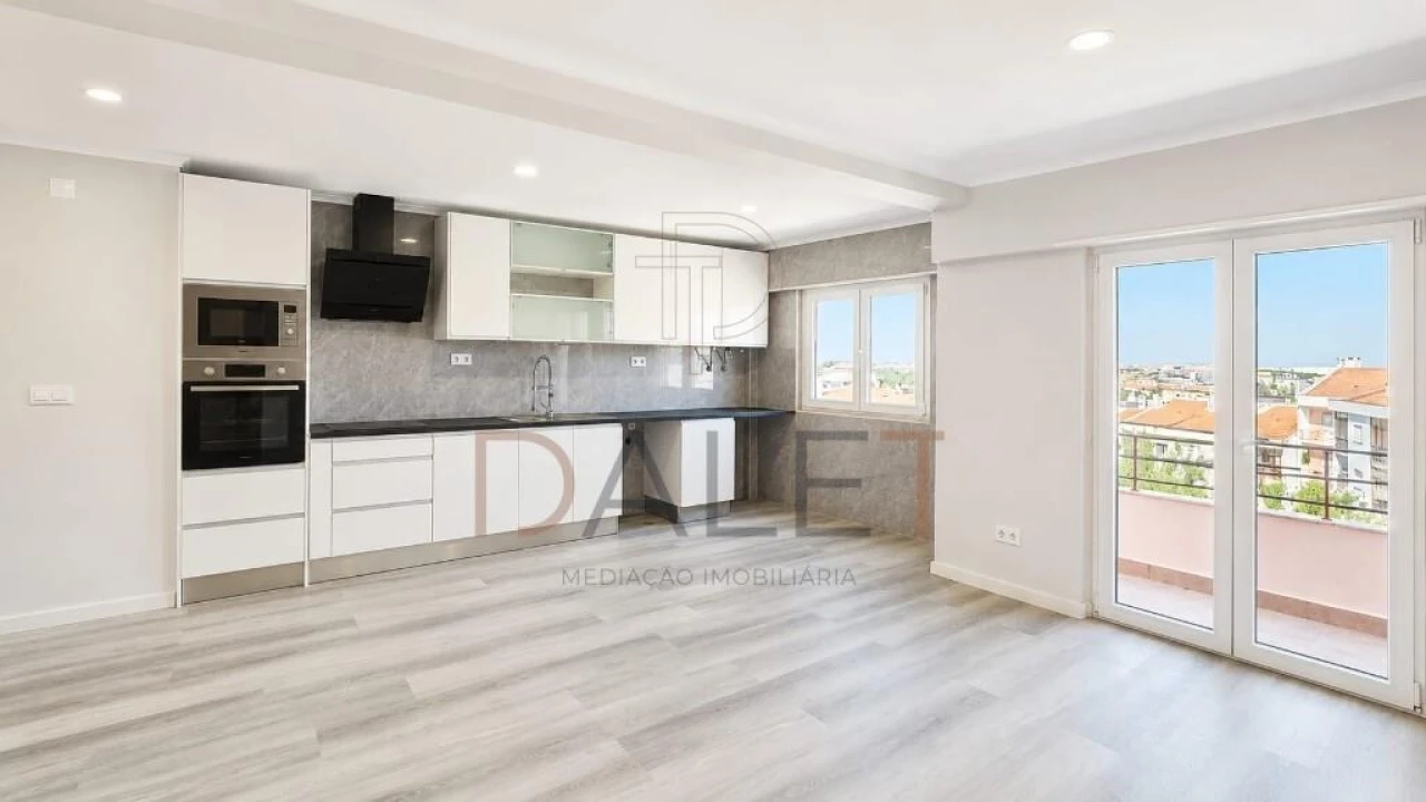 Apartamento T4 para Venda em Amora Foto 5