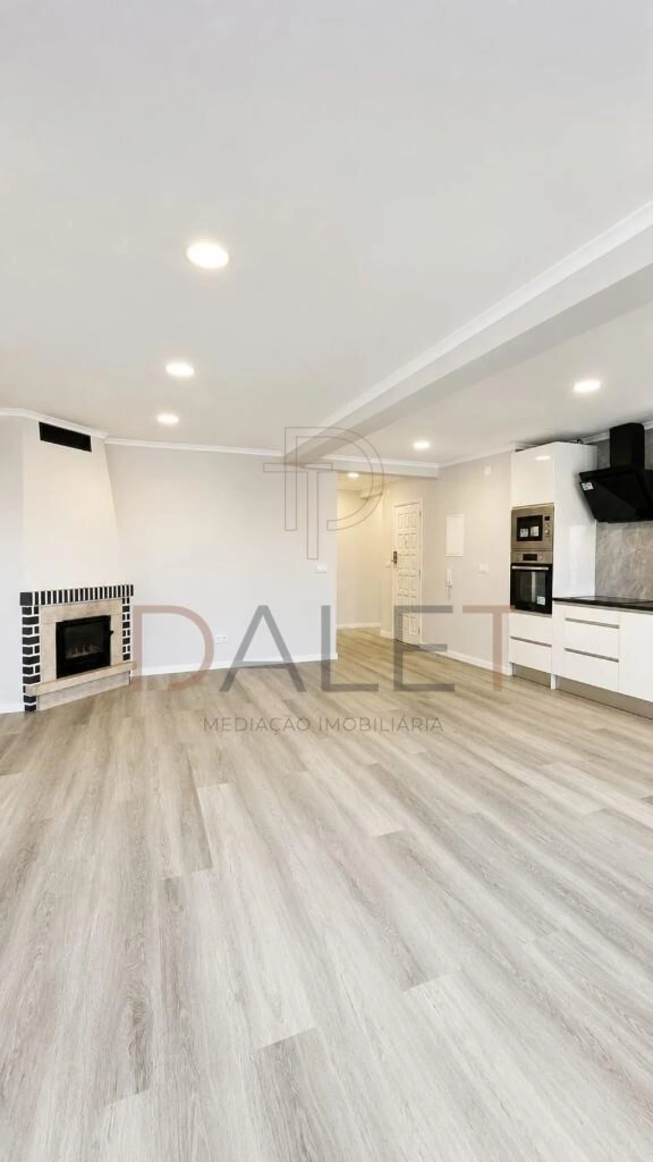 Apartamento T4 para Venda em Amora Foto 3