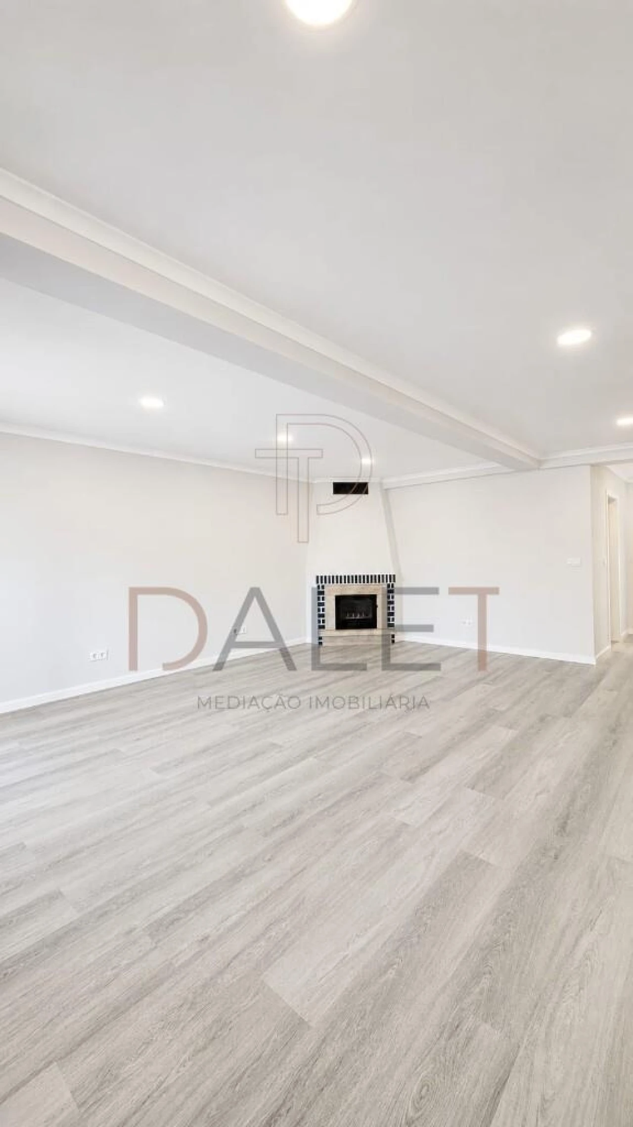 Apartamento T4 para Venda em Amora Foto 8
