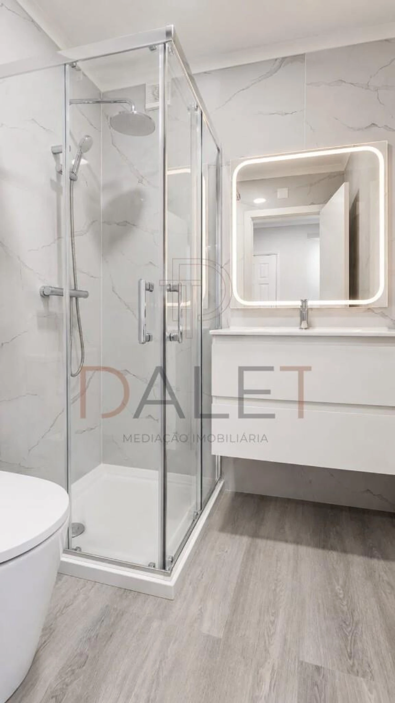 Apartamento T4 para Venda em Amora Foto 22