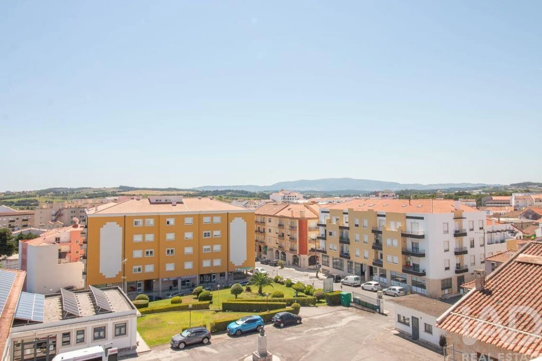 Apartamento T4 para Venda em Bombarral e Vale Covo Foto 25