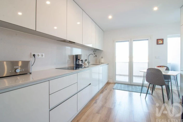 Apartamento T4 para Venda em Bombarral e Vale Covo Foto 12