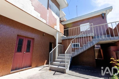 Moradia T7 para Venda em Paramos