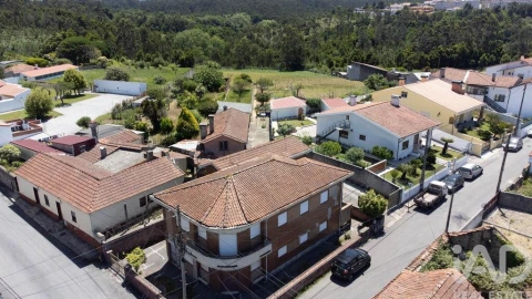 Moradia T7 para Venda em Paramos