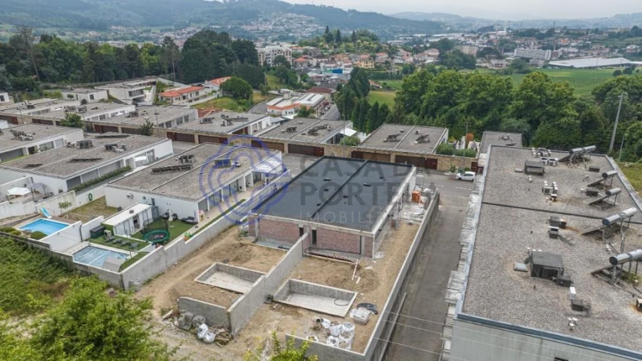 Moradia T4 para Venda em Selho (São Jorge) Foto 2