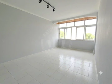 Apartamento T2 para Venda em Carcavelos e Parede