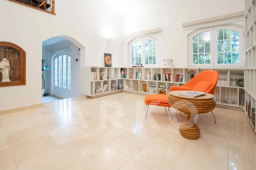 Moradia T4 para Venda em Santo Antonio dos Olivais Foto 9