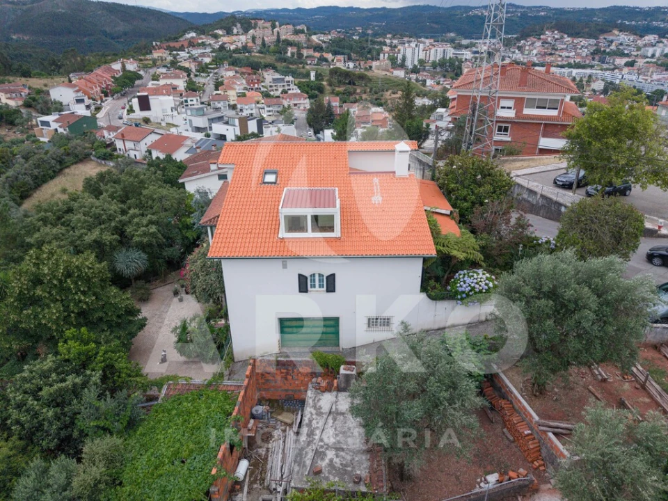Moradia T4 para Venda em Santo Antonio dos Olivais Foto 42