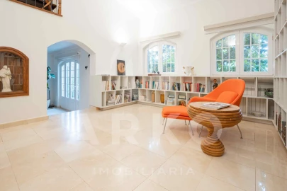 Moradia T4 para Venda em Santo Antonio dos Olivais