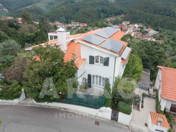 Moradia T4 para Venda em Santo Antonio dos Olivais