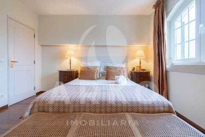Moradia T4 para Venda em Santo Antonio dos Olivais