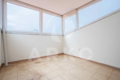 Moradia T4 para Venda em Santo Antonio dos Olivais