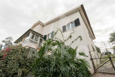 Moradia T4 para Venda em Santo Antonio dos Olivais
