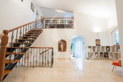 Moradia T4 para Venda em Santo Antonio dos Olivais