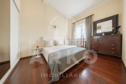 Moradia T4 para Venda em Santo Antonio dos Olivais