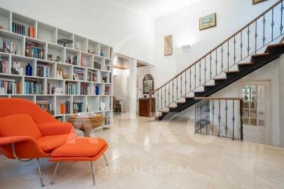 Moradia T4 para Venda em Santo Antonio dos Olivais