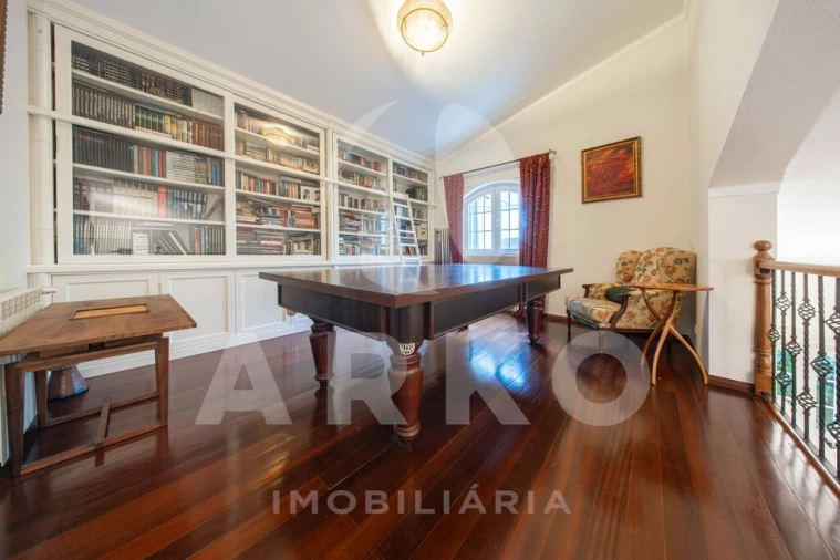 Moradia T4 para Venda em Santo Antonio dos Olivais Foto 13