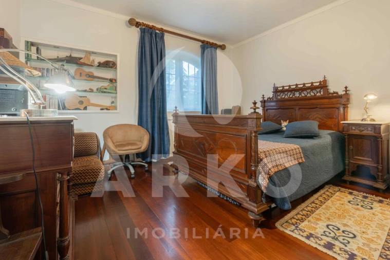 Moradia T4 para Venda em Santo Antonio dos Olivais Foto 30