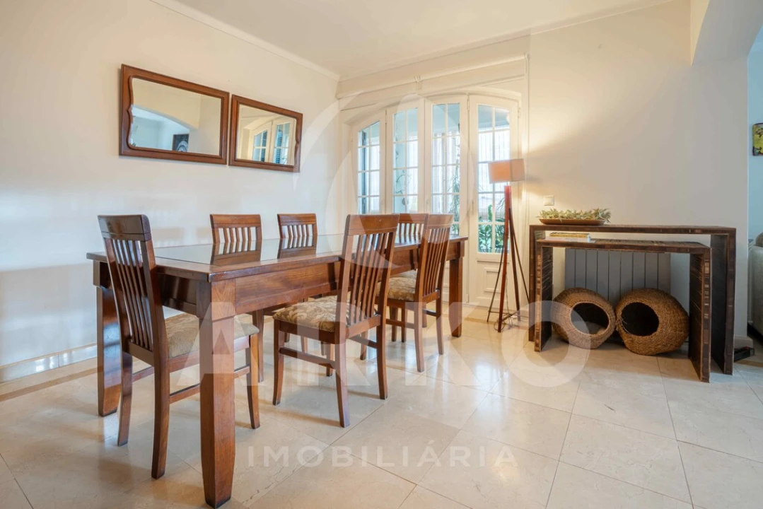 Moradia T4 para Venda em Santo Antonio dos Olivais Foto 6