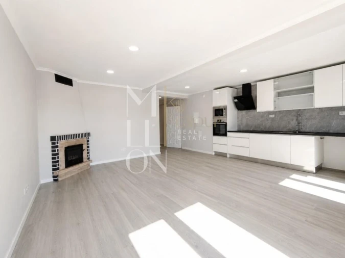 Apartamento T4 para Venda em Amora Foto 3