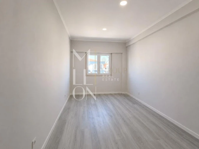 Apartamento T4 para Venda em Amora Foto 11