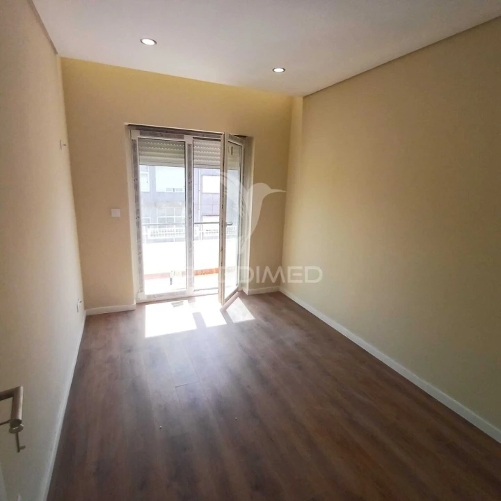 Apartamento T2 para Venda em Queluz e Belas Foto 6