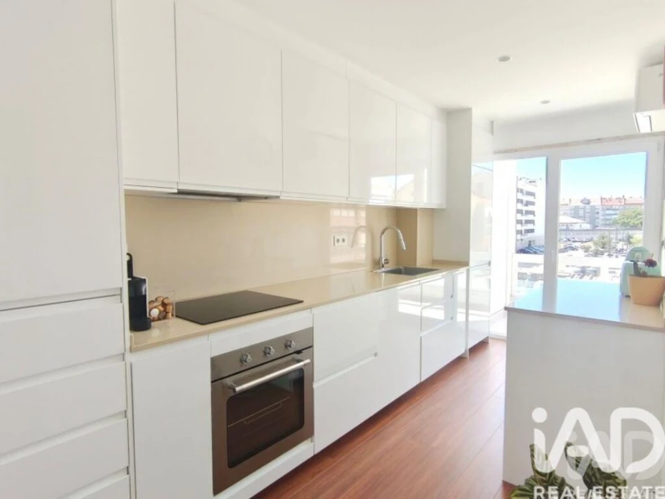 Apartamento T3 para Arrendamento em Benfica Foto 5
