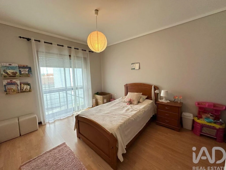 Moradia T4 para Arrendamento em Oiã Foto 9