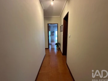 Moradia T4 para Arrendamento em Oiã
