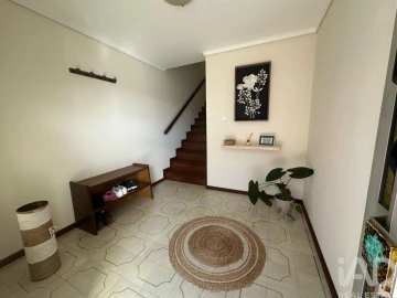 Moradia T4 para Arrendamento em Oiã