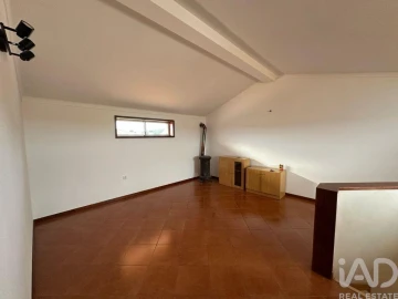 Moradia T4 para Arrendamento em Oiã