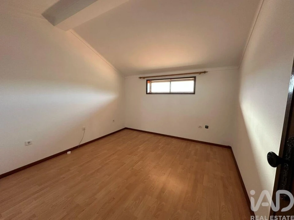 Moradia T4 para Arrendamento em Oiã Foto 22