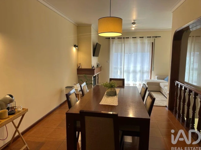 Moradia T4 para Arrendamento em Oiã Foto 2
