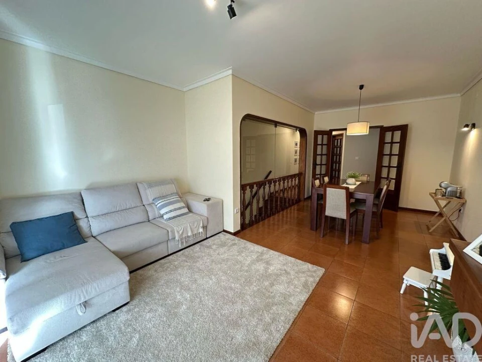 Moradia T4 para Arrendamento em Oiã Foto 16